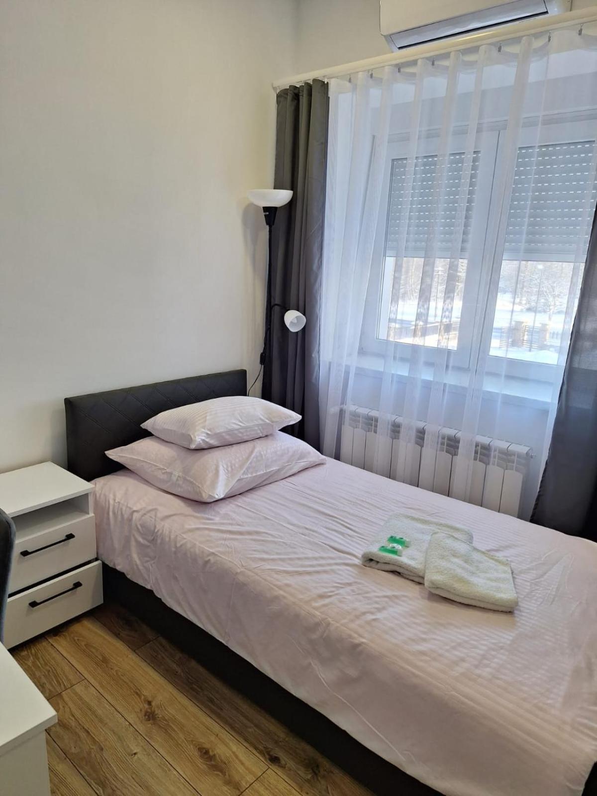 Comfort Stay, Ev, Parking ブンツラウ エクステリア 写真