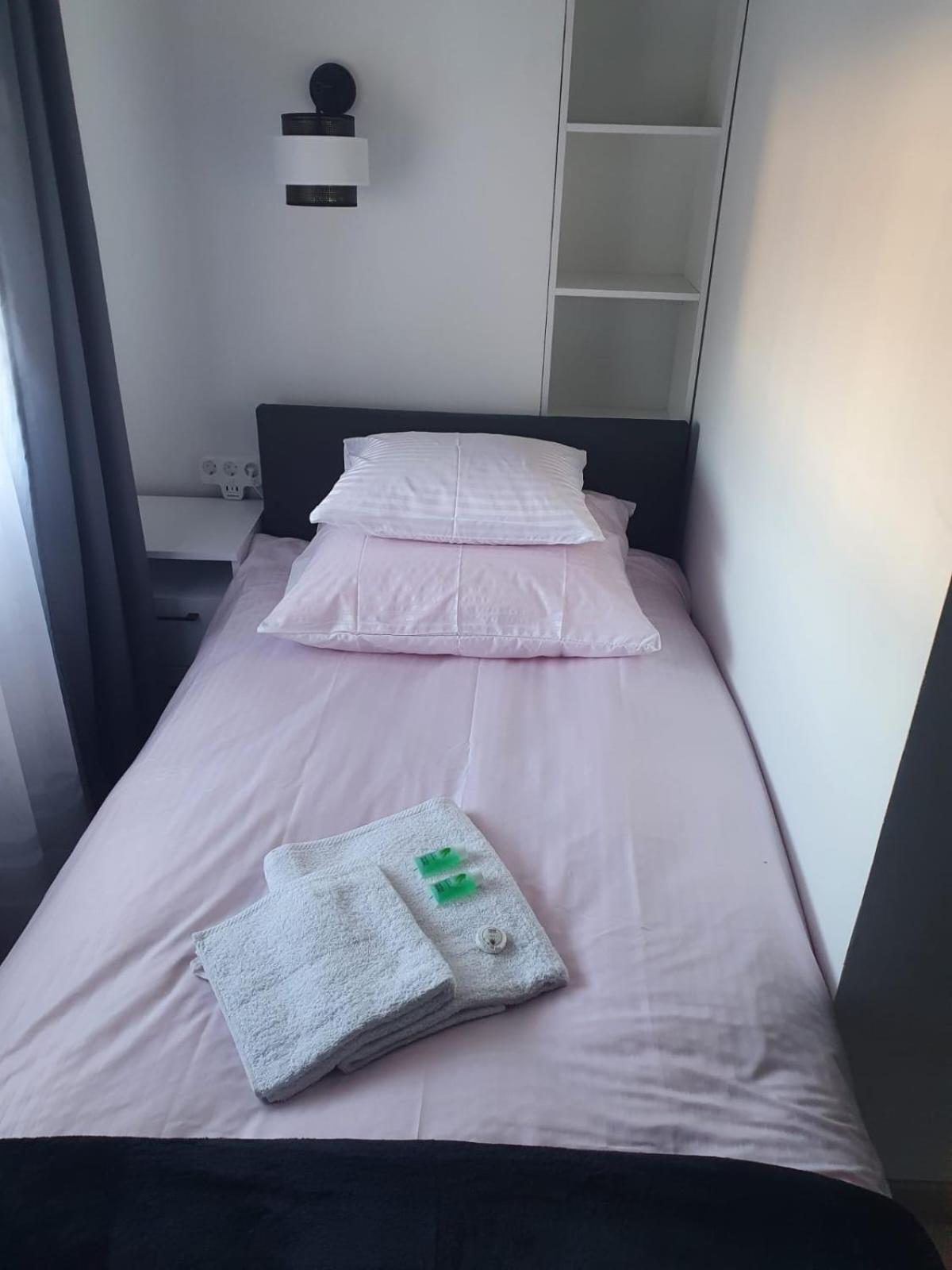 Comfort Stay, Ev, Parking ブンツラウ エクステリア 写真